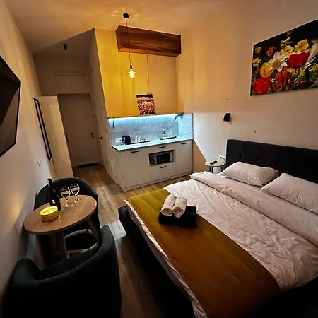 Gallery 21 Bed & Breakfast Lviv