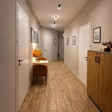 Gallery 21 3*