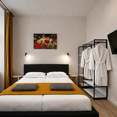 Gallery 21 3*