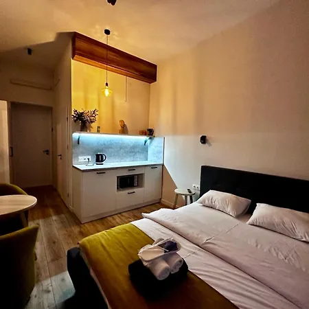 Gallery 21 *